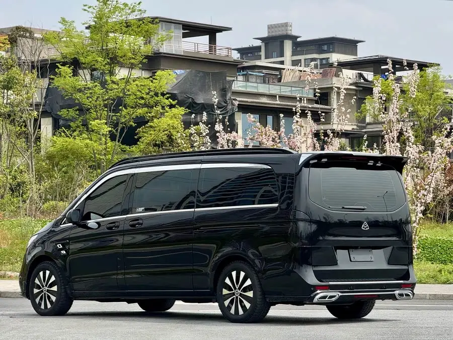 فئة الأعمال 2023 من فيتو 2.0T سعة 7 مقاعد