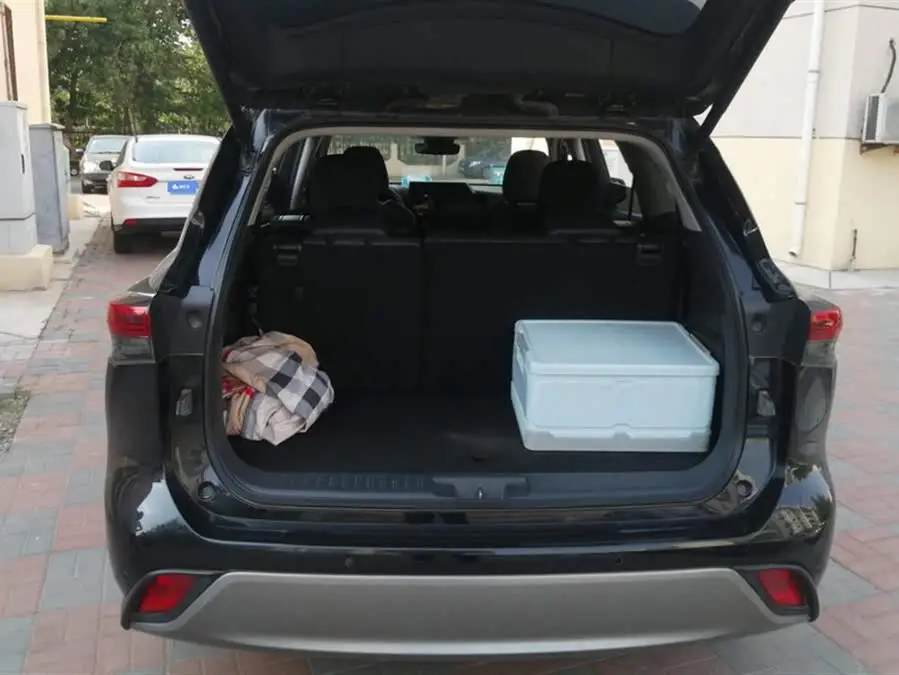 هايلاندر 2022 موديل هجين 2.5 لتر دفع كلي فئة مميزة 7 مقاعد