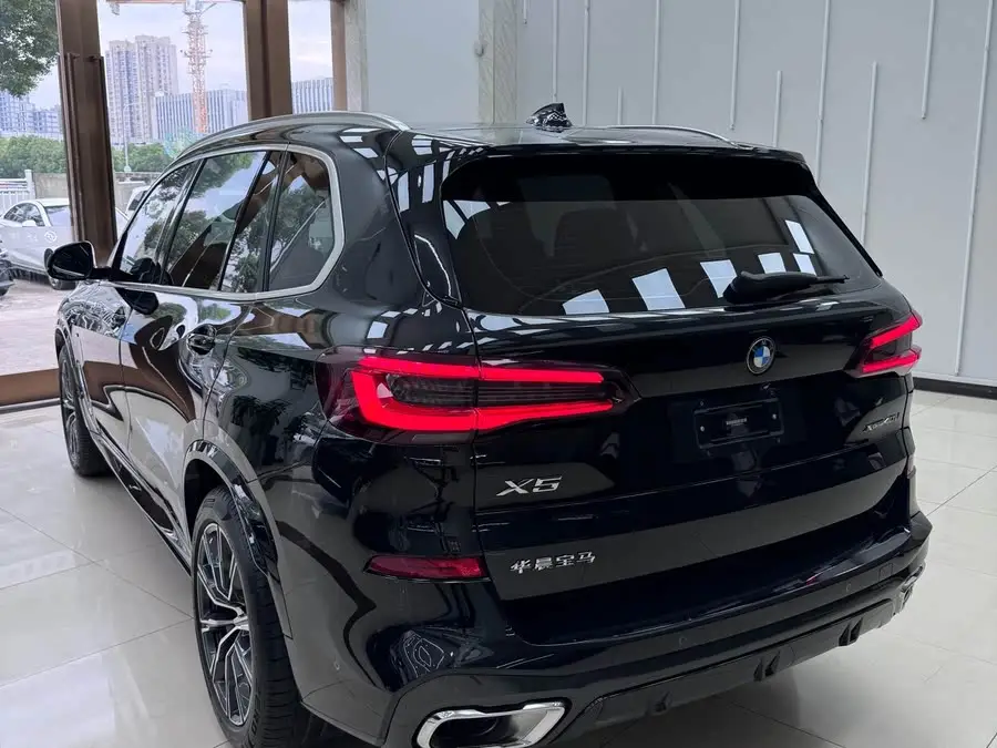 بي إم دبليو X5 2022 xDrive 30Li باقة M الرياضية المميزة