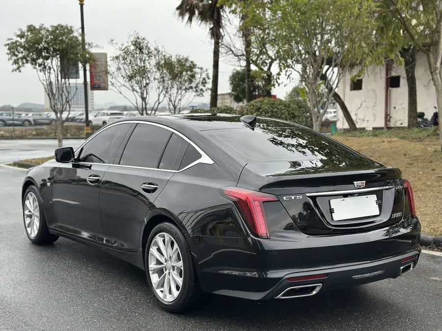 كاديلاك CT5 2022 28T الفاخرة (الإصدار القياسي)