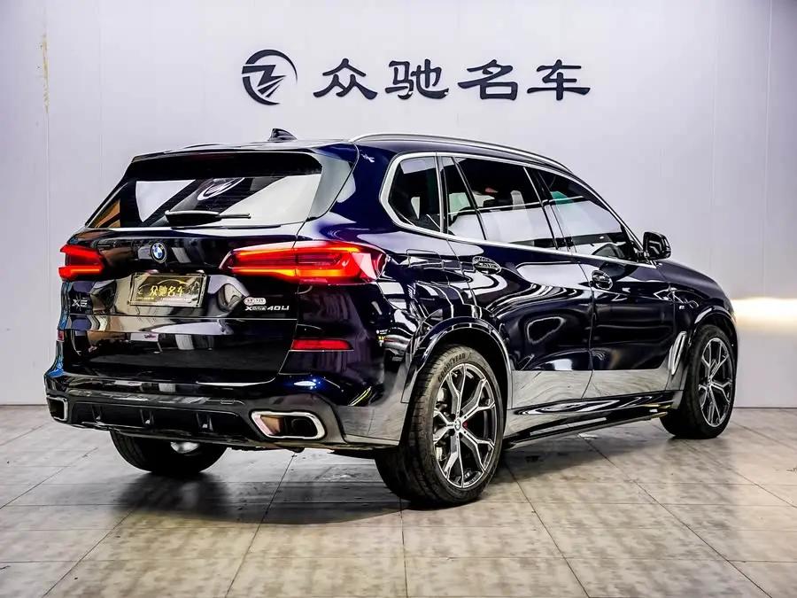 بي إم دبليو X5 2022 طراز مُعدل xDrive 40Li حزمة رياضية M