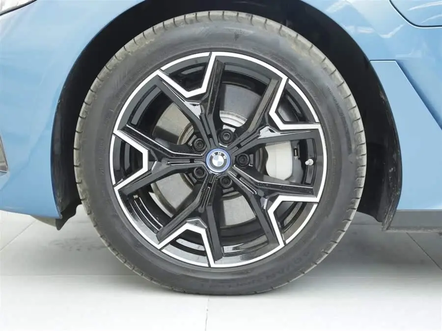 بي إم دبليو i3 2023 إصدارة eDrive 40 L ليلي