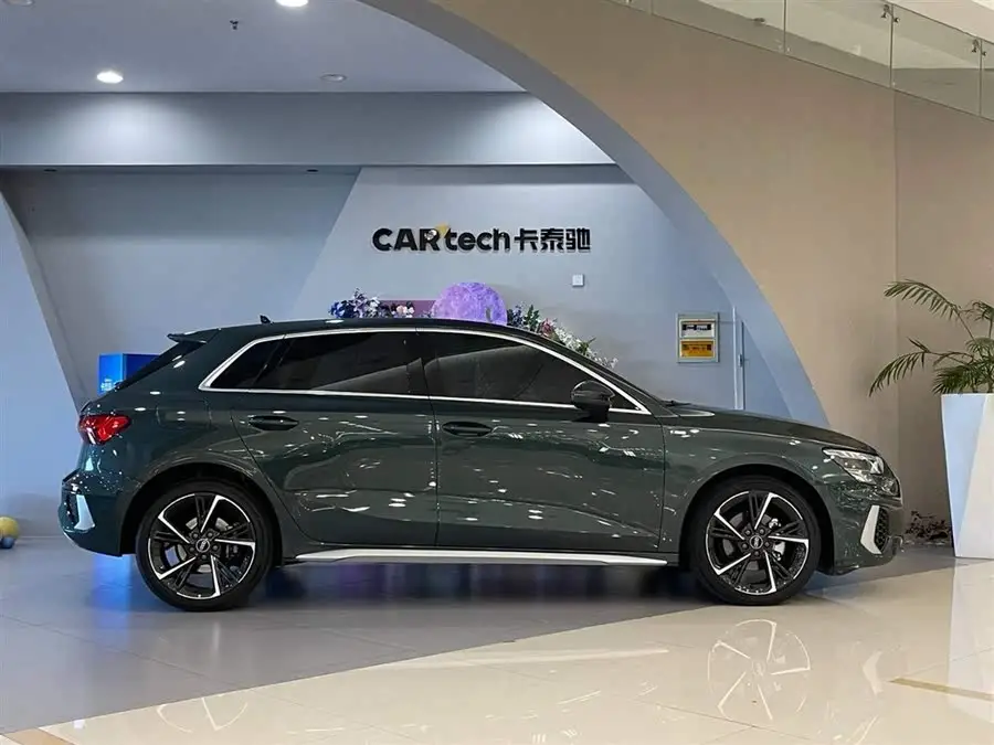 أودي A3 2024 سبورت باك 35 TFSI الطراز الرياضي الأنيق