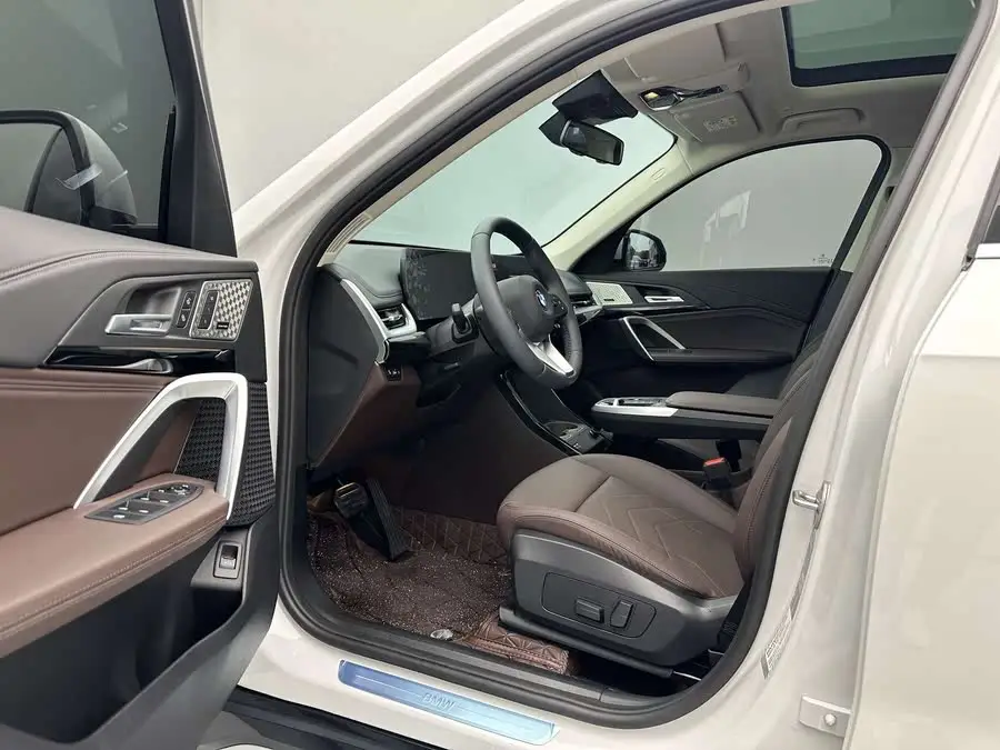 بي إم دبليو X1 2023 sDrive25Li حزمة تصميم X