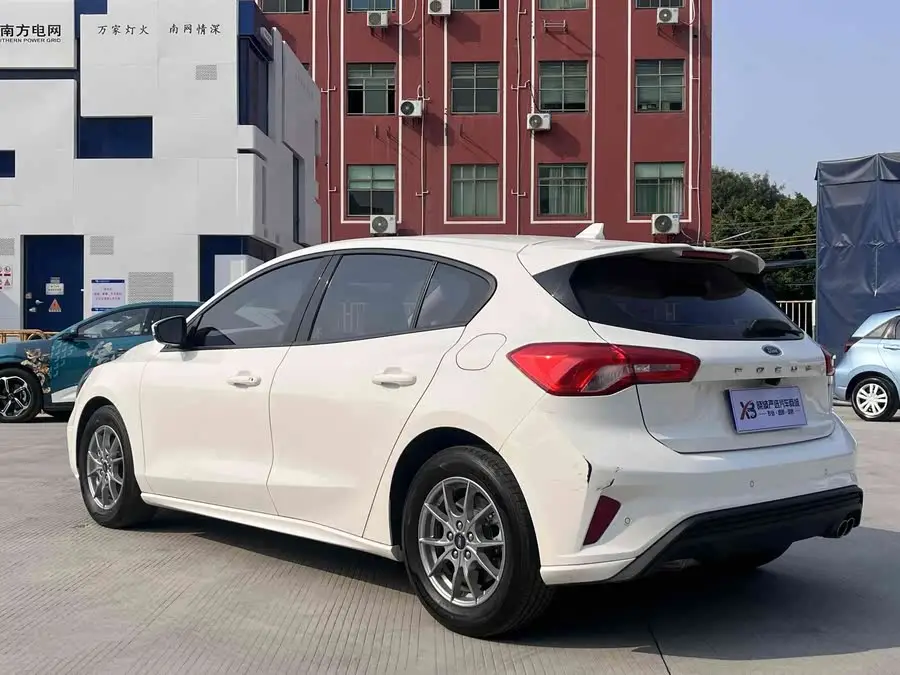 فورد فوكس 2021 هاتشباك إيكو بوست 180 أوتوماتيك تريند