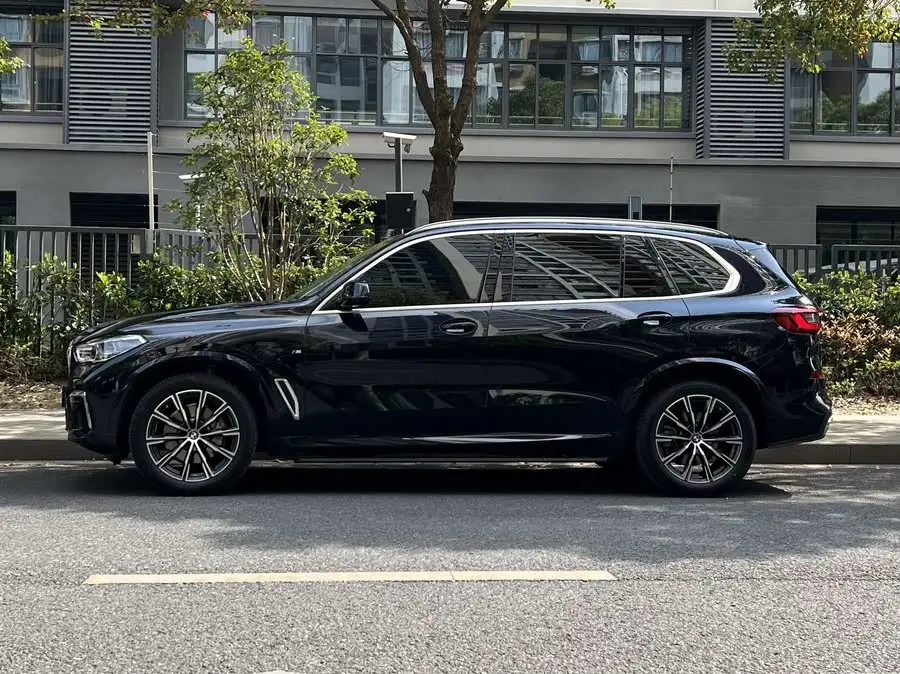 BMW X5 2022 xDrive 40Li M Sport Package