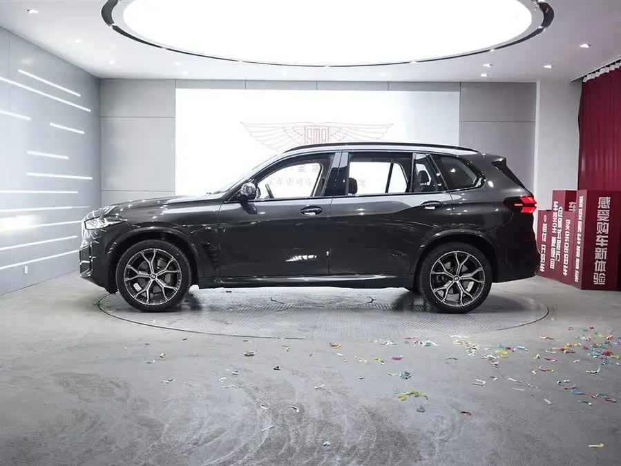BMW X5 2023 xDrive 30Li M Sport Night Package