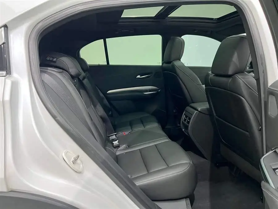 كاديلاك XT4 2021 28T دفع أمامي متميز