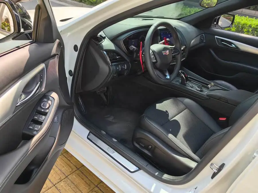 كاديلاك CT5 2022 28T الفاخرة