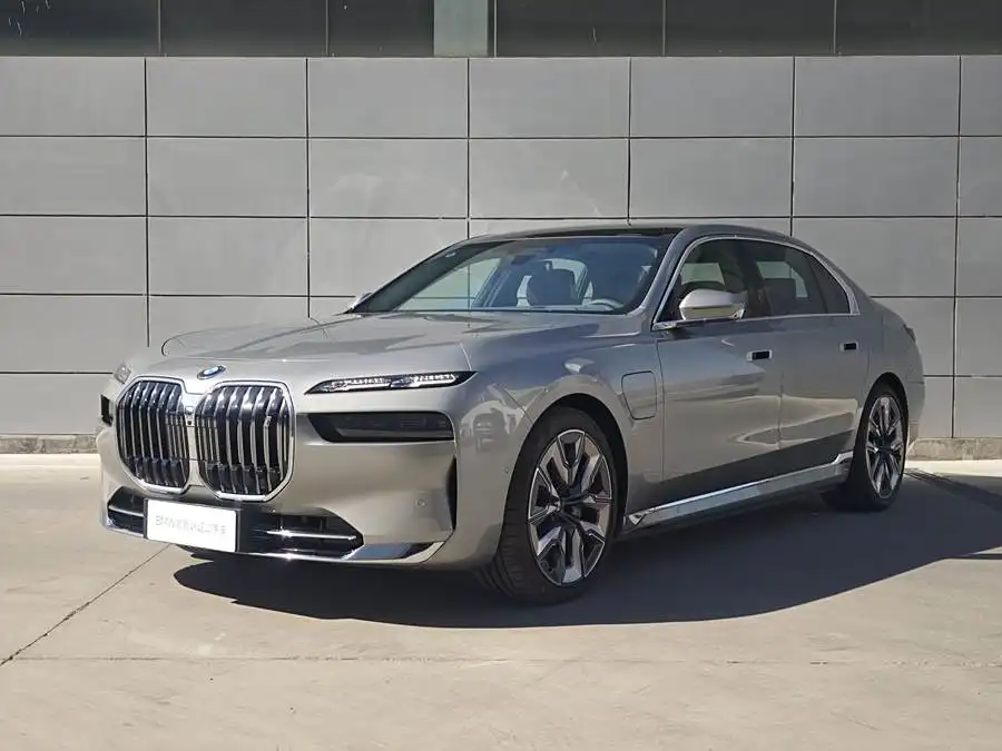 BMW i7 2023 xDrive60L Luxury Package