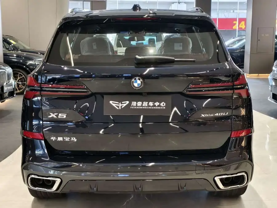 بي إم دبليو X5 2023 xDrive 40Li M حزمة الظل الرياضية