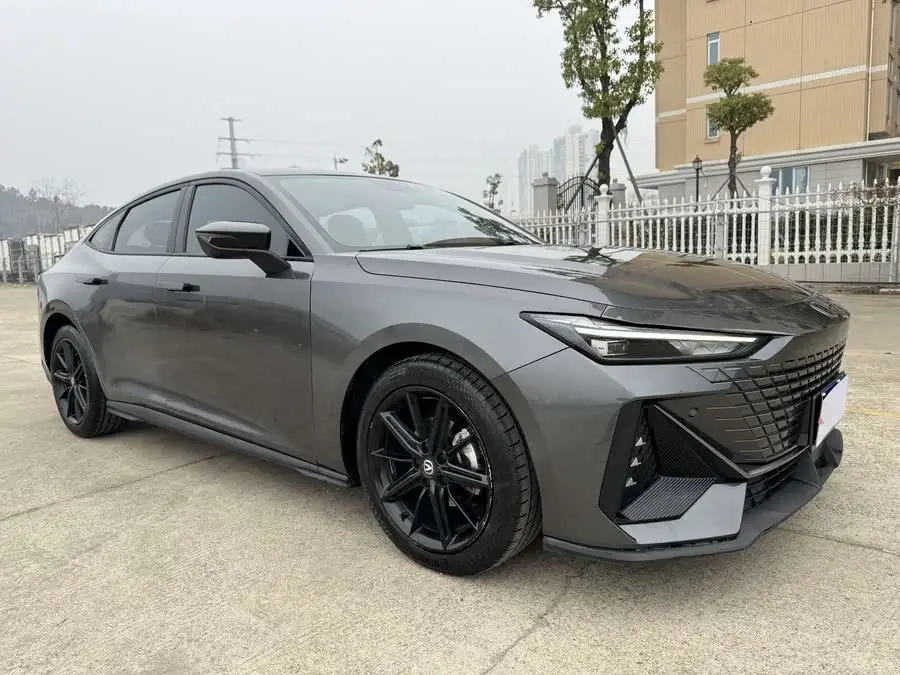 شانغاني UNI-V 2022 1.5T البريميوم