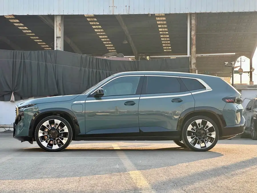 بي إم دبليو XM 2023 الطراز الأساسي