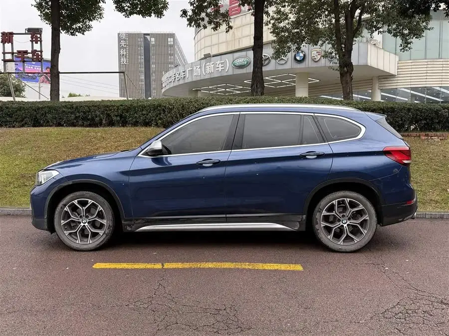 بي إم دبليو X1 2021 sDrive20Li الفئة الفاخرة