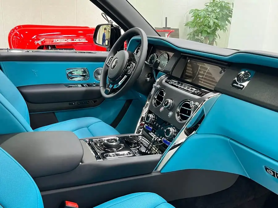 كولينان 2024 نسخة ذات أربعة مقاعد