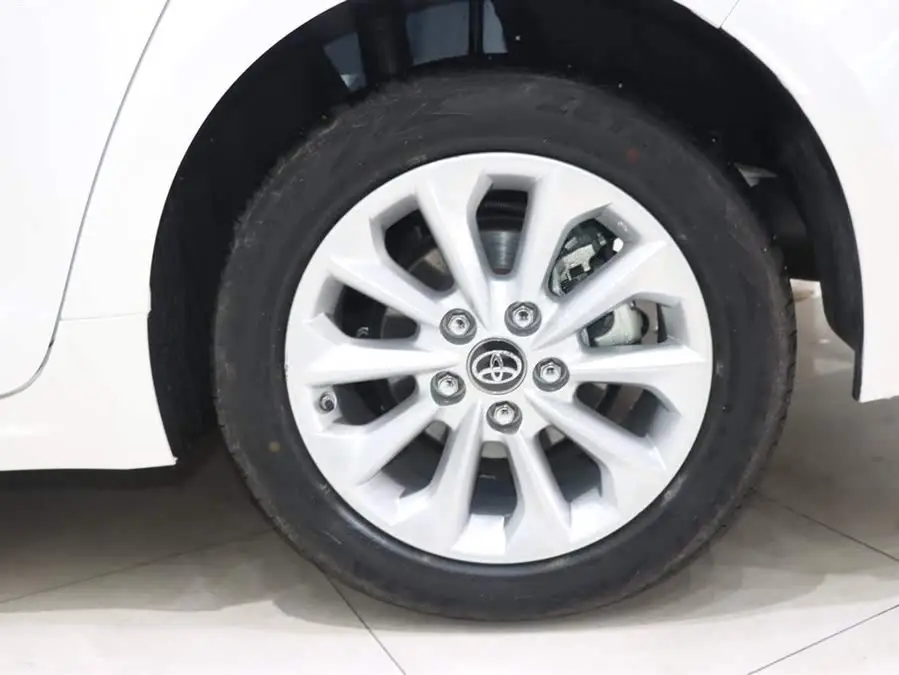 2021 تويوتا كورولا هايبرد 1.8 لتر E-CVT النسخة النخبوية