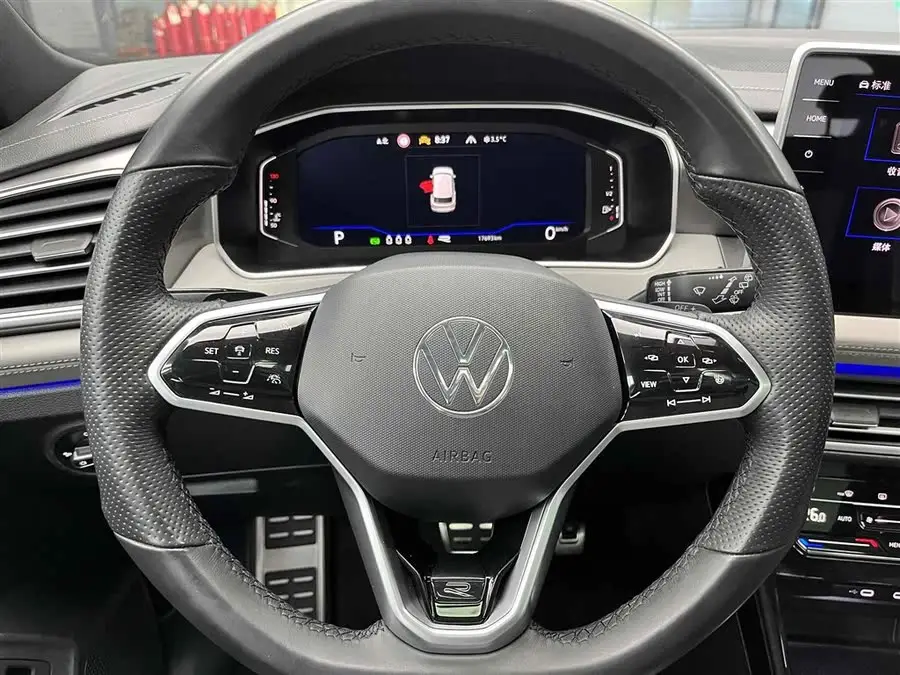 تاجران 2023 380TSI الدفع الرباعي R-Line Pro النسخة الذكية