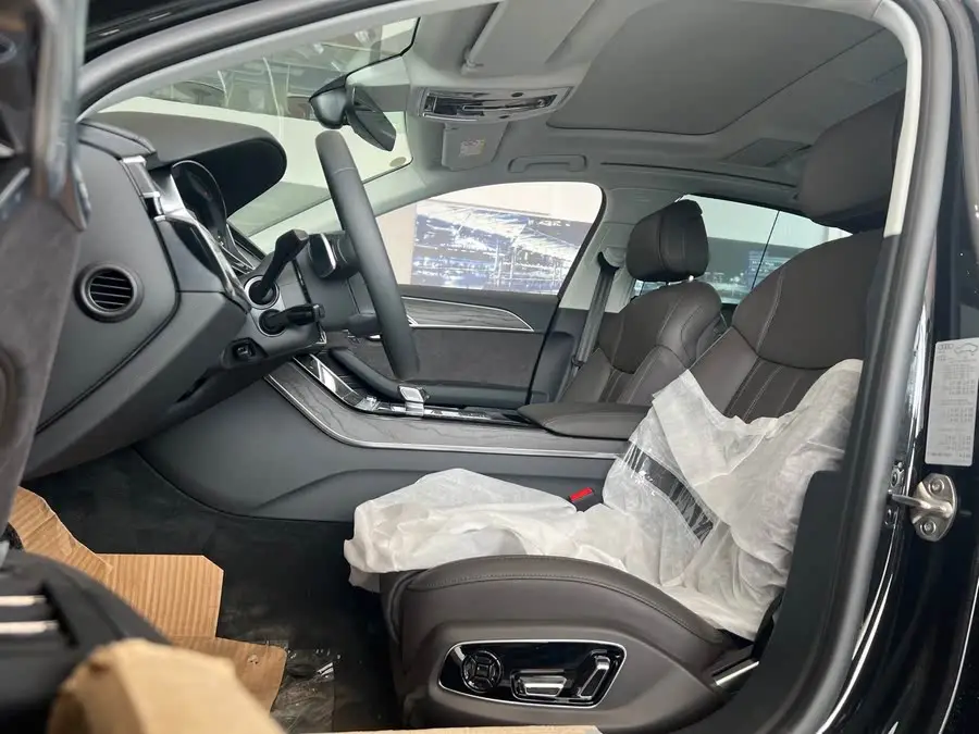 أودي A8 طراز 2025 A8L 45 TFSI quattro فاخرة