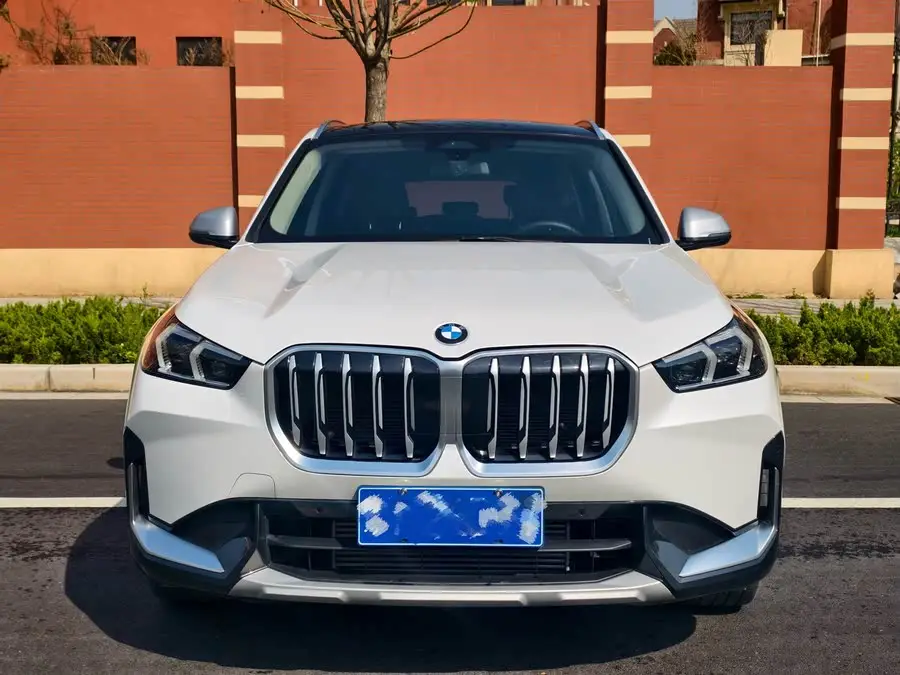 بي إم دبليو X1 2023 sDrive25Li حزمة تصميم X