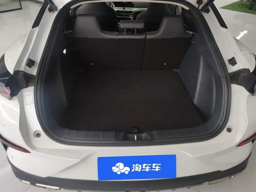 شانغن UNI-T 2020 1.5T الطراز الرائد