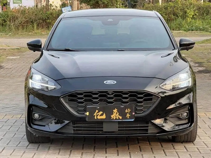 2020 فورد فوكس سيدان إيكوبوست 180 أوتوماتيكي ST لاين