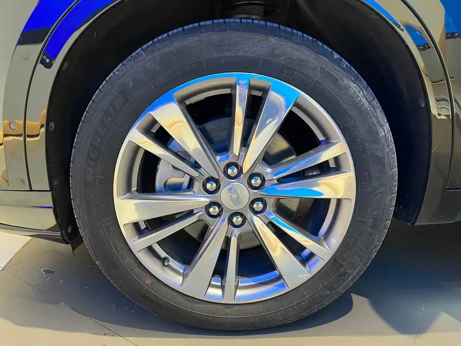 كاديلاك XT6 2020 28T إصدار فاخر بستة مقاعد بنظام الدفع الرباعي مع نظام صوت ممتاز