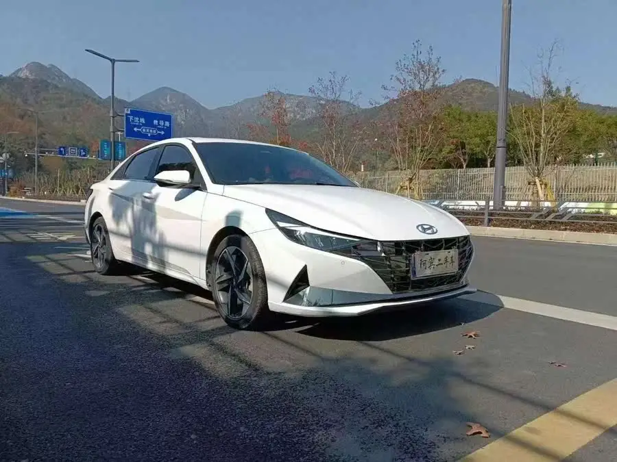 2022 Elantra 240TGDi DCT LUX Premium