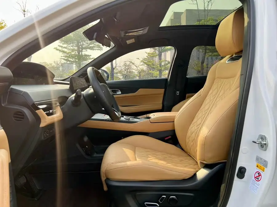 شانغهاي UNI-K 2021 2.0T التميز