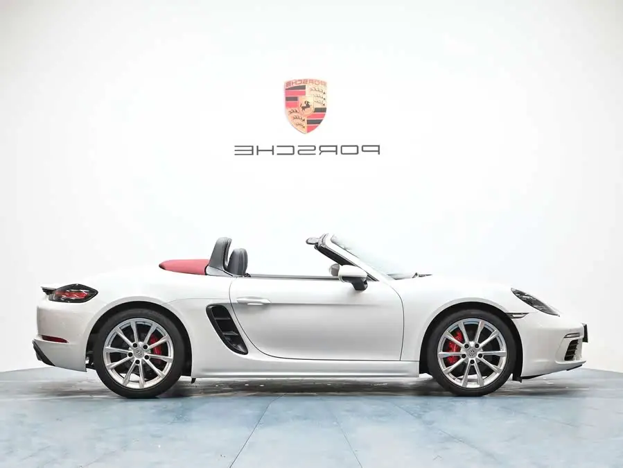 Porsche 718 2022 Model Boxster S 2.5T