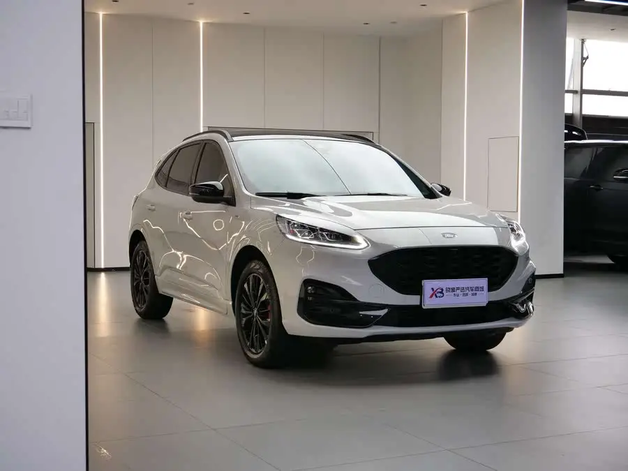 2024 فورد إسكاب 245 إيكوبوست دفع رباعي ST-Line Pro