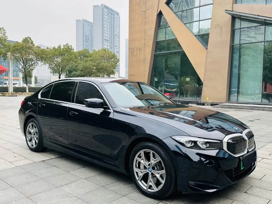 بي إم دبليو i3 2024 eDrive 35 L