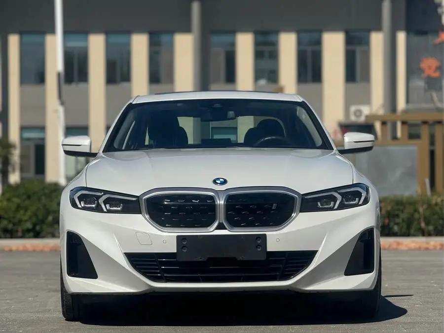 بي إم دبليو i3 2022 إيدرايف 35 ل