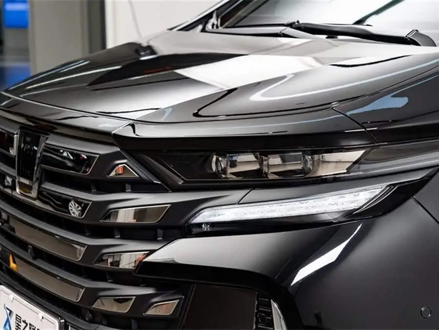 2024 تويوتا فيلفاير كراون هايبرد 2.5 لتر اصدارة التنفيذية الفائقة