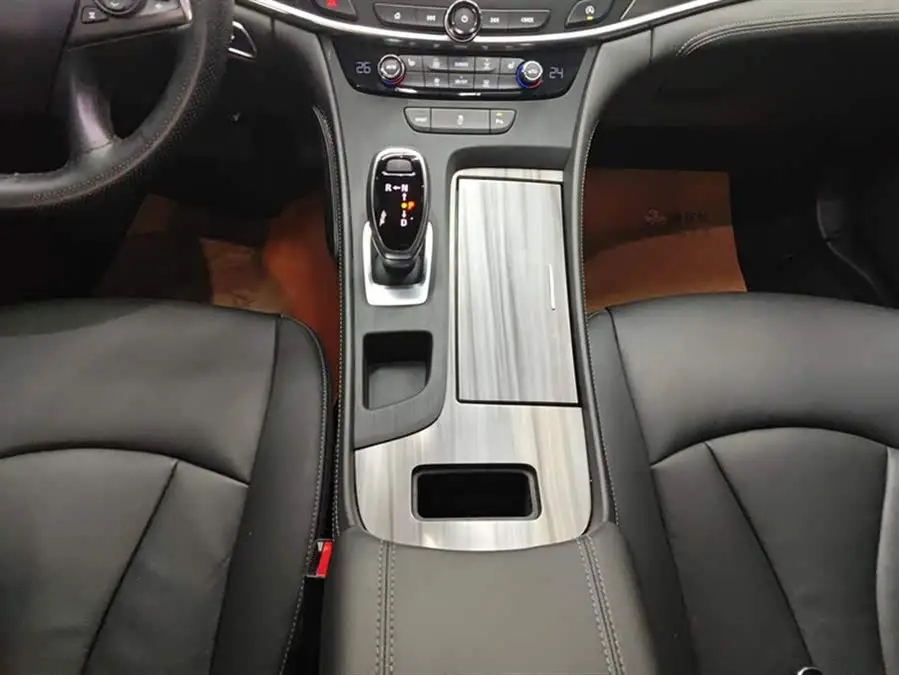 بيوك لاكروس 2020 652T فاخرة