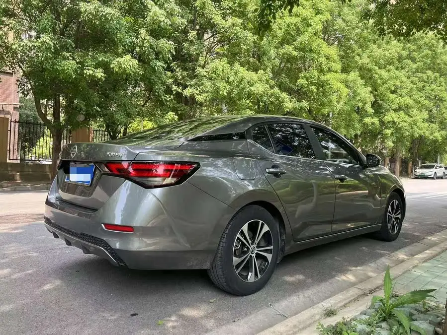 2021 نيسان سيلفي 1.6L XL CVT إصدار المتعة