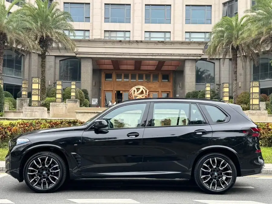 BMW X5 2023 xDrive 40Li M Sport Black Night Package