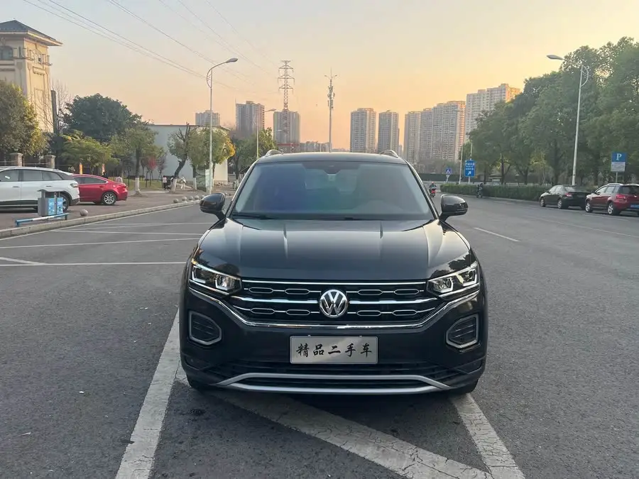 تيرون 2020 330 TSI دفع ثنائي نسخة فاخرة متصلة ذكيًا برو