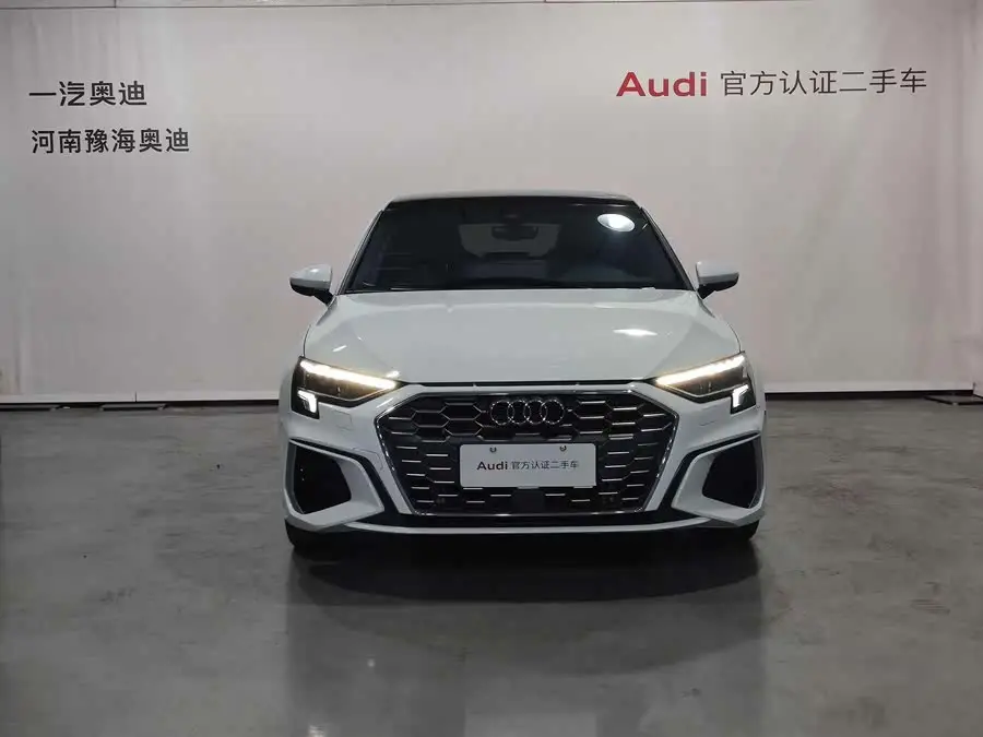 أودي A3 2024 سبورتباك 35 TFSI الطراز الرياضي الأنيق