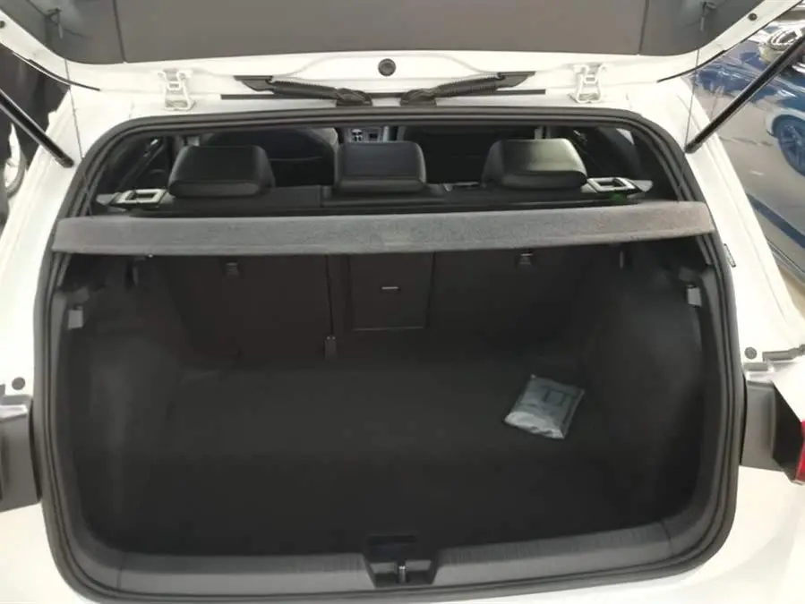 جولف 2023 طراز إعادة تصميم 280 TSI DSG R-Line Lite