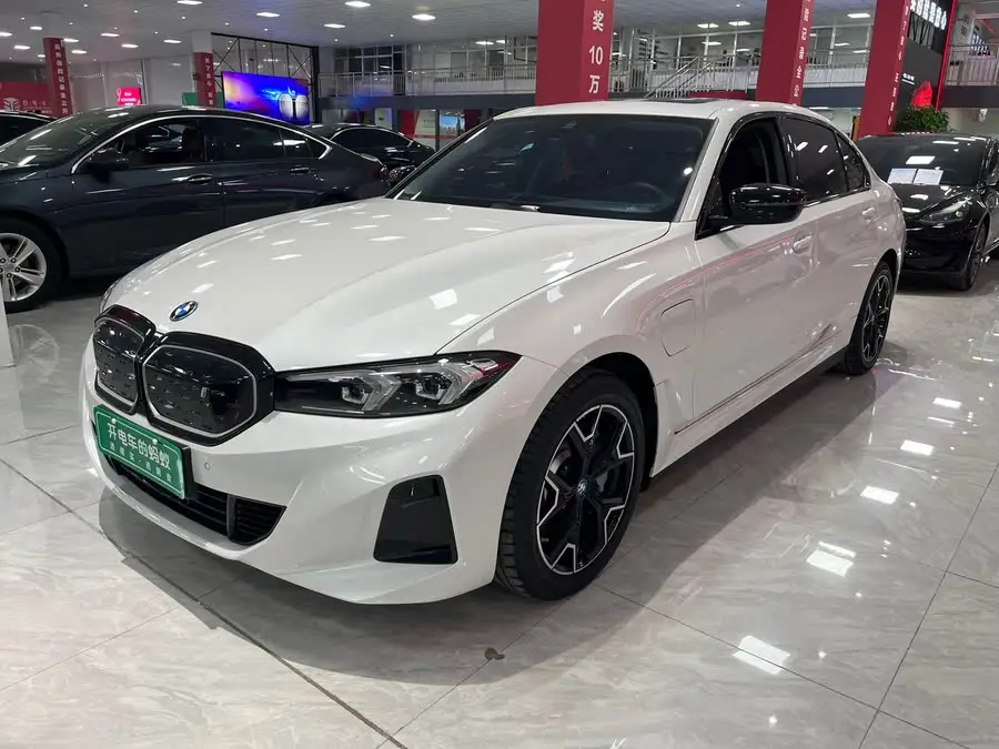 بي إم دبليو i3 2024 eDrive 40 L حزمة الليل