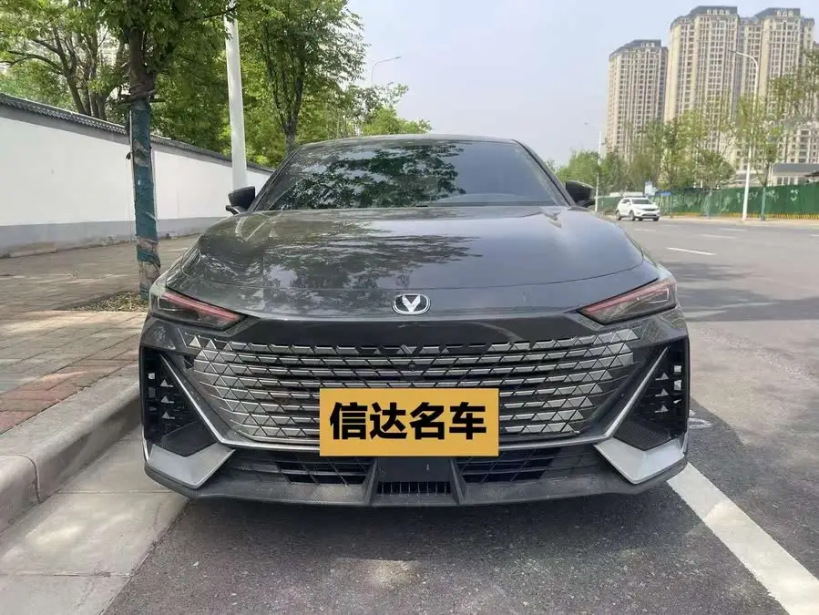 Changan UNI-V 2022 1.5T Smart Navigation Edition