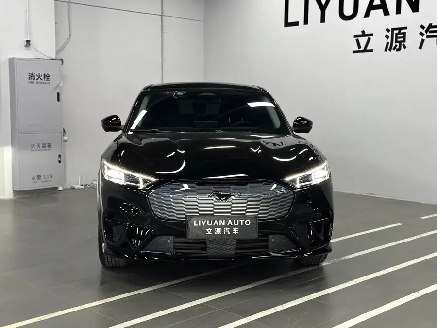 فورد موستانج ماخ-إي 2021 النسخة الفاخرة ذات الدفع الخلفي (مدى طويل)