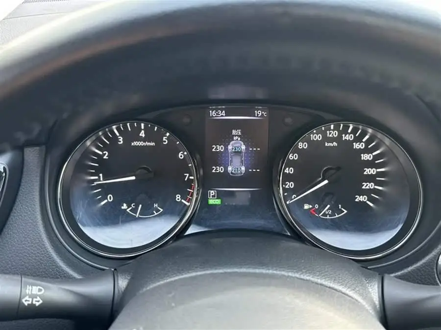 نيسان إكس-ترايل 2021 2.0 لتر CVT 2WD XL إصدار الذكرى السنوية للراحة