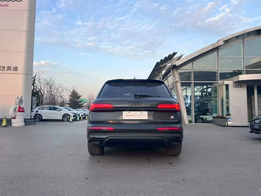 Audi Q7 2022 55 TFSI quattro S line Ice Snow Sport Edition