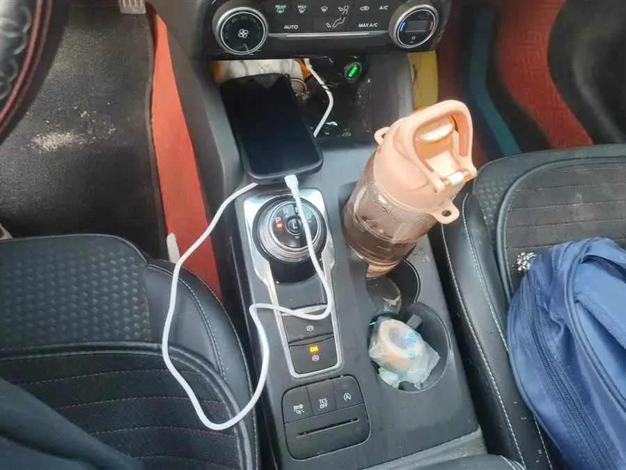 2020 فورد فوكاس سيدان إيكوبوست 180 أوتوماتيك تريند