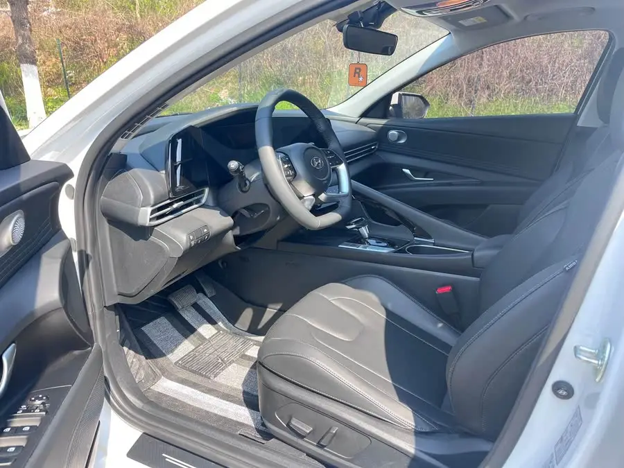 إلنترا 2023 1.5 لتر CVT LUX