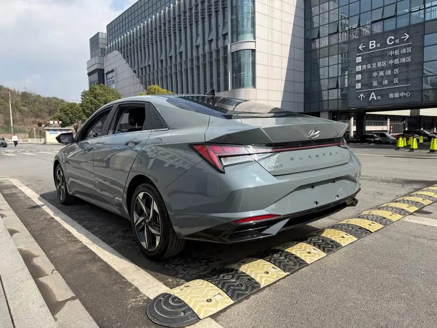 إيلانtra 2021 1.5L CVT LUX النسخة المميزة