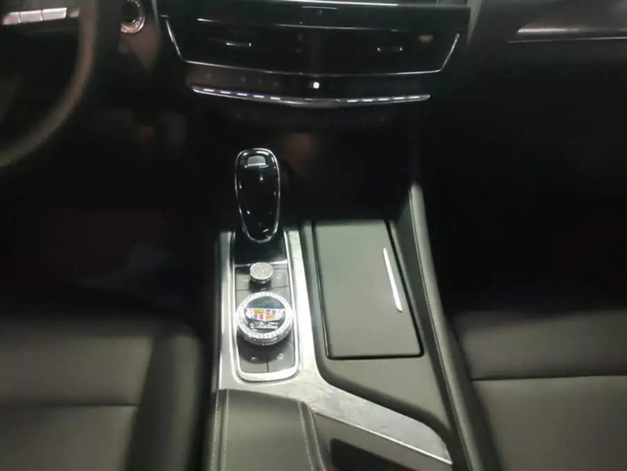 كاديلاك CT5 2022 28T الفاخرة (الإصدار القياسي)