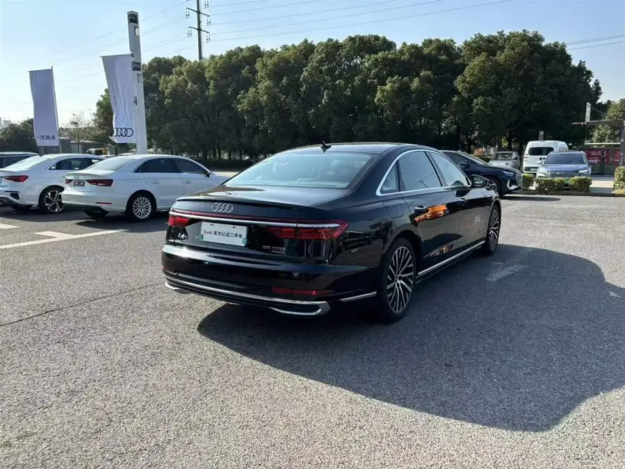 أودي A8 2024 A8L 55 TFSI كواترو طراز رائد