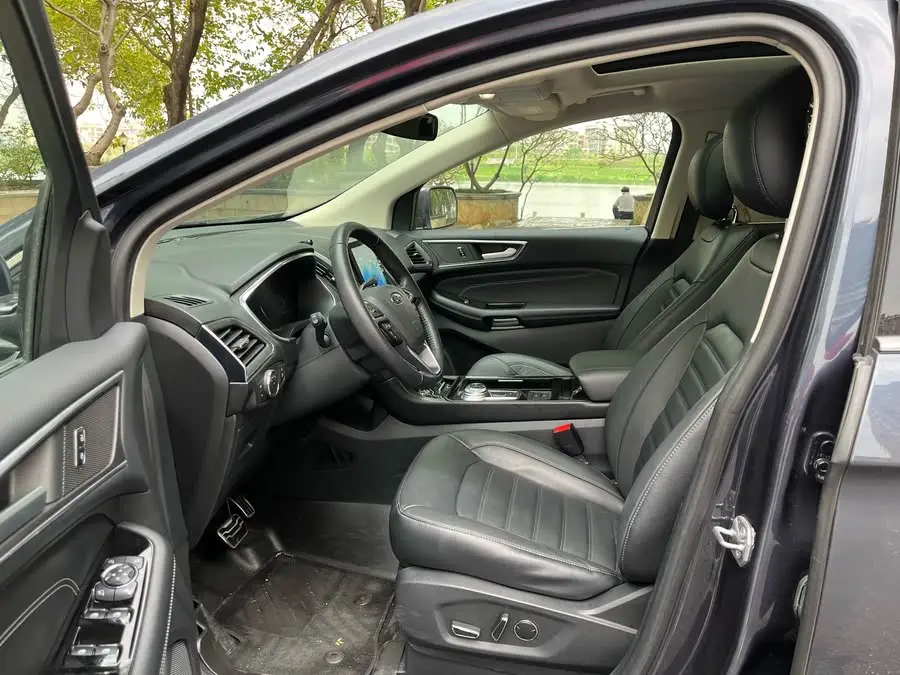 2020 Ford Edge EcoBoost 245 Two-Wheel Drive Luxury 7-Seater